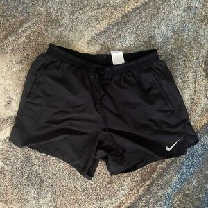Nike Stride shorts 5” XL